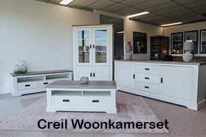 meubelset van witte meubels, een vitrinekast, dressoirt, salontafel en tv kast