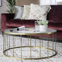 gouden bijzettafels in een ronde vorm perfect voor in de woonkamer