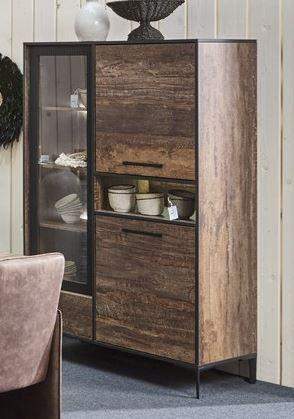 Pieterburen V1 Vitrinekast