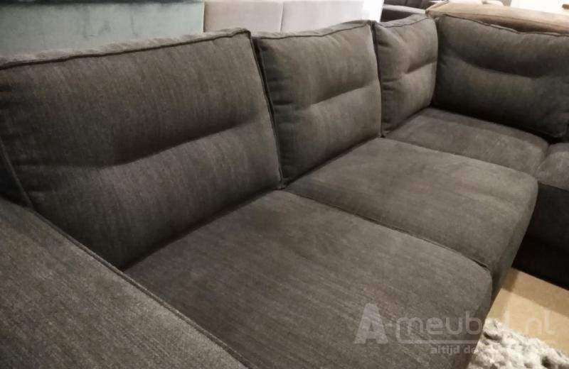 Venray Loveseat
