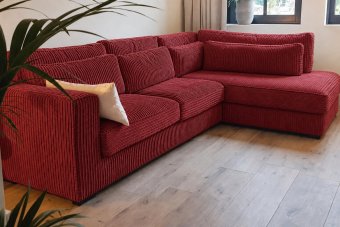 Almere Ottomaan in rood – kleurimpressie