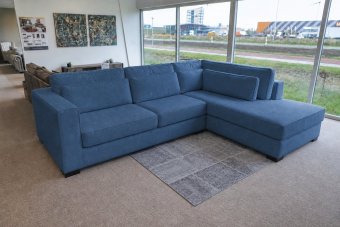 Arnhem 2 zits + Ottomaan mini in blauw – kleurimpressie
