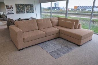 Arnhem 2 zits + Ottomaan mini in bruin – kleurimpressie