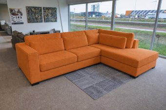 Arnhem 2 zits + Ottomaan mini in oranje – kleurimpressie