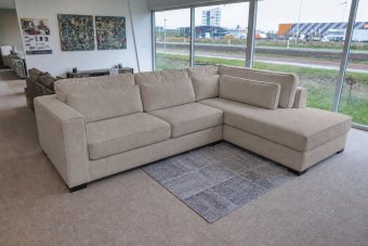 Arnhem 2 zits + Ottomaan mini in taupe – kleurimpressie