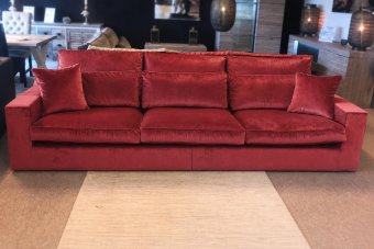 Bank XL Terheijden in rood – kleurimpressie