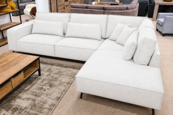 Groede Ottomaan in wit – kleurimpressie