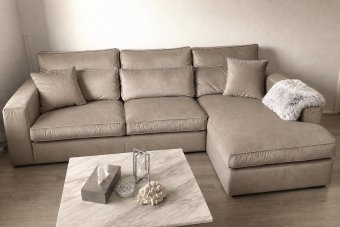 Oudenbosch Longchair in taupe – kleurimpressie